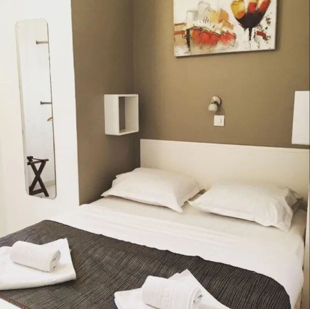 Room, Single, Double Bed, Danemark Nice 2/2