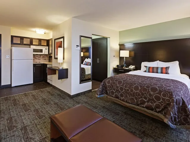 استوديو بسرير كوين، Staybridge Suites Tulsa-Woodland Hills 1/4