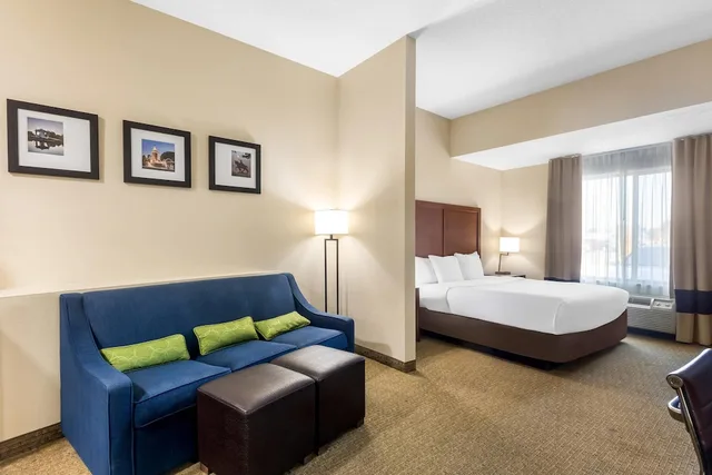 Suite, King Bed, Sofa, Comfort Inn and Suites Sikeston I-55 1/1