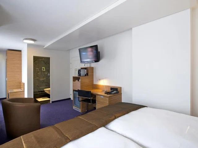 Room, Double Bed, Stoller Zurich 1/3
