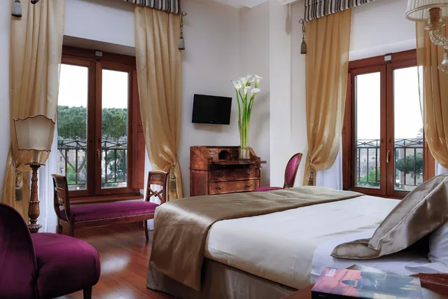 جناح، Forum Hotel Rome 1/2