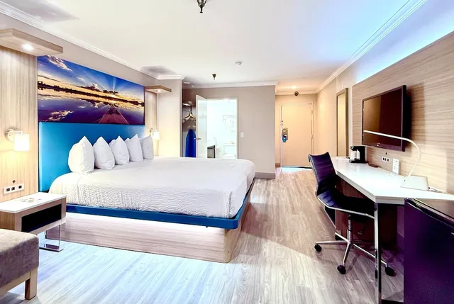 غرفة قياسية بسرير كينج للمدخنين، Days Inn By Wyndham Los Angeles Lax Redondo Manhattan Beach 4/10