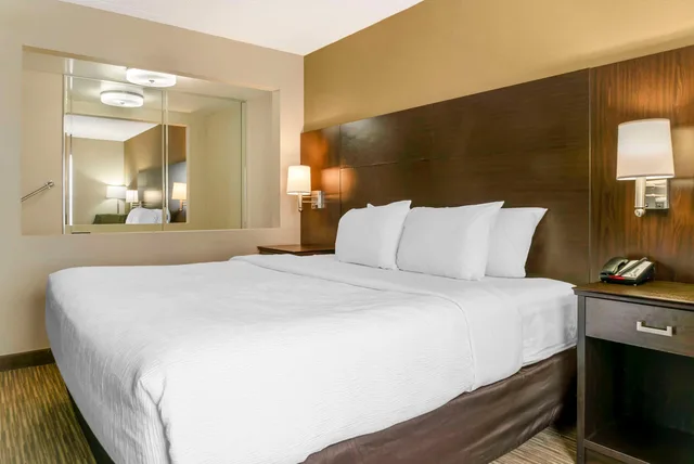 Room, Double Bed, Quality Inn & Suites Monroe 2/5