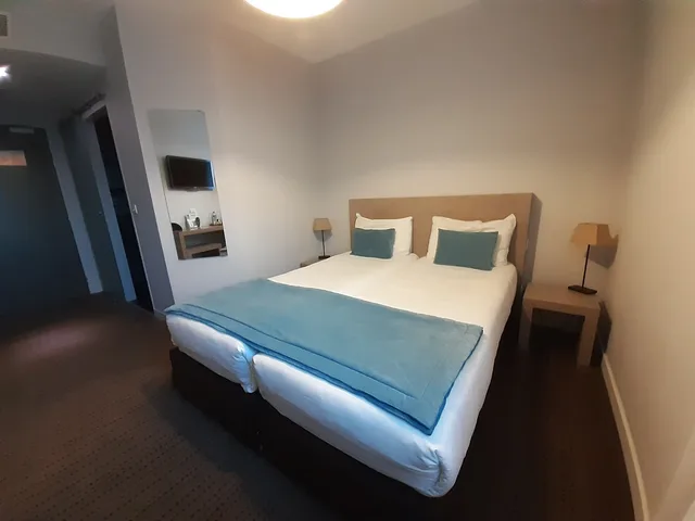غرفة بسريرين منفصلين، Hotel The Originals Niort La Grange 1/1