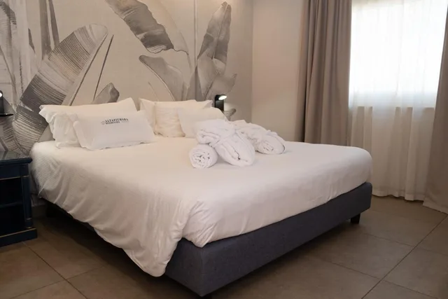 جناح بسرير كينج بإطلالة على البحر، Altafiumara Resort & Spa 2/9