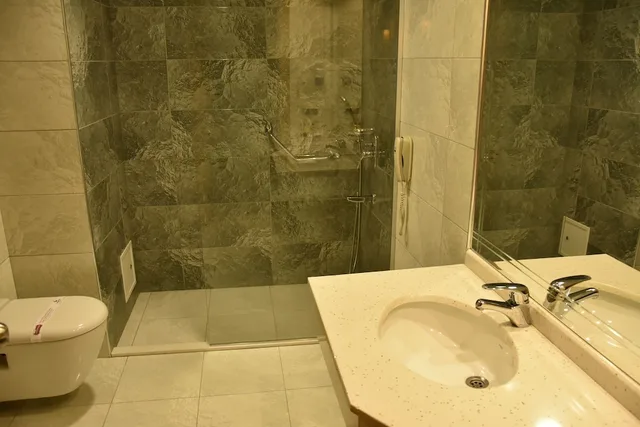 جناح، Grand Simay Hotel 4/4