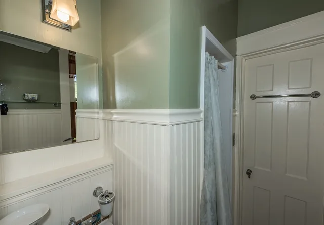 2 Bedrooms, William and Mary, Suite, Queen and Twin Beds، Cedars of Williamsburg Bed & Breakfast 4/4