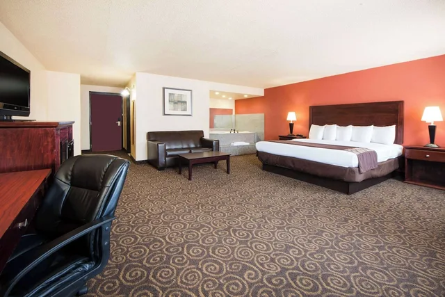 جناح بسرير كينج، Travelodge by Wyndham Enid 2/9