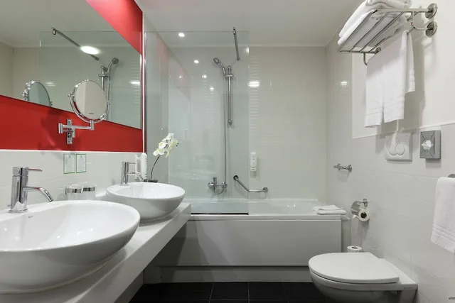 غرفة قياسية بسرير بطابقين وسرير كوين، Holiday Inn Genoa City 10/11