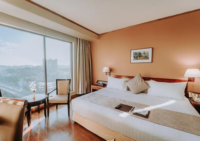غرفة سوبيريور ديلوكس بسرير كينج، THE PENINSULA CHITTAGONG 1/2