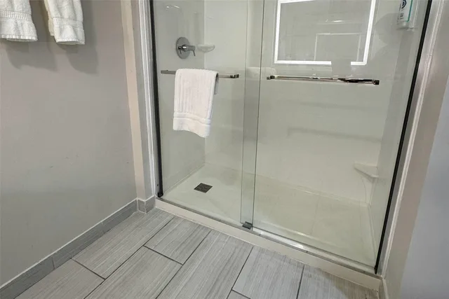 Room, King Bed, Comfort Inn & Suites Syracuse-Carrier Circle 8/8