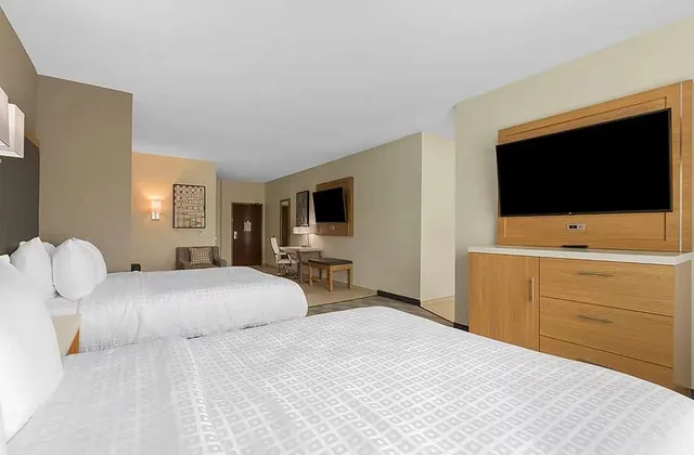 غرفة رباعية لذوي الإعاقة، La Quinta Inn & Suites by Wyndham Coralville Iowa City 1/5