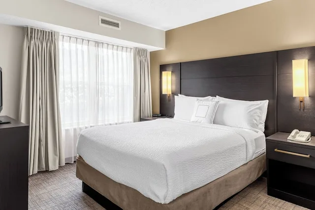 جناح بسرير كوين بغرفة نوم واحدة مع أريكة لذوي الإعاقة، Residence Inn by Marriott Peachtree Corners 1/2