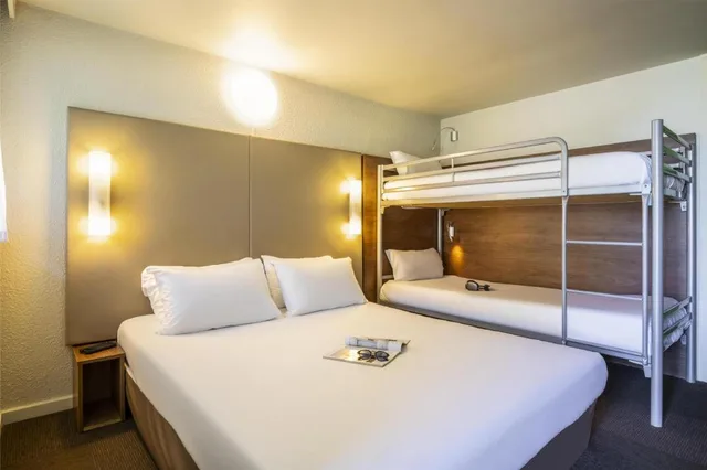Next Generation, Double and Twin Beds، CAMPANILE MELUN SUD - DAMMARIE LES LYS 2/6