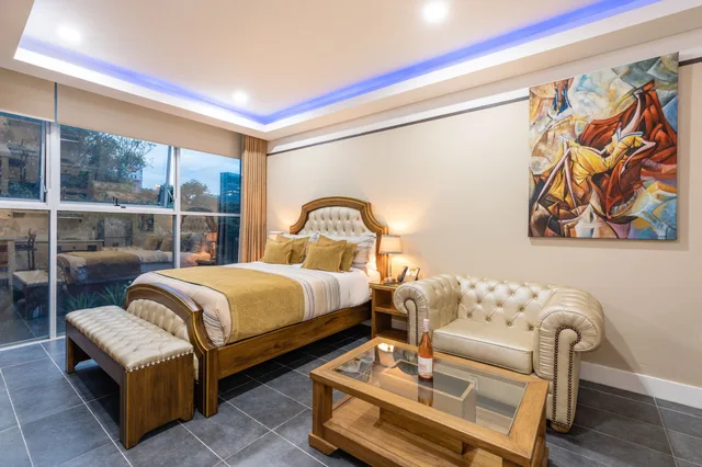 Executive, Queen Bed, Hotel Du Parc 6/10