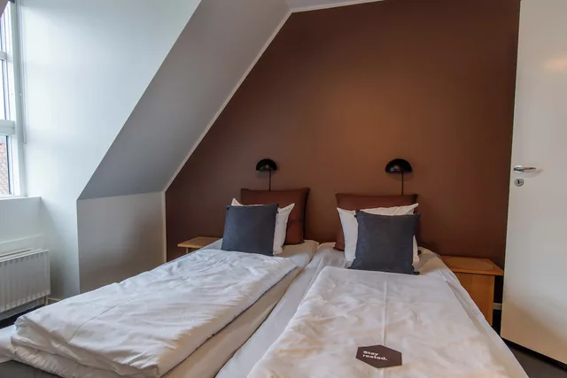 3 Bedrooms, Penthouse, 3 Double Beds, Partial Lake View, Sofa, Balcony، Kolding Hotel Apartments 4/8