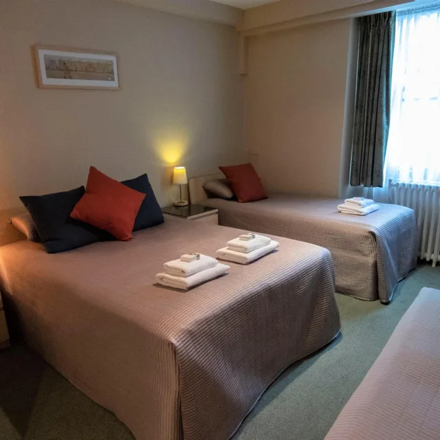 غرفة رباعية، Euro Hotel 1/4