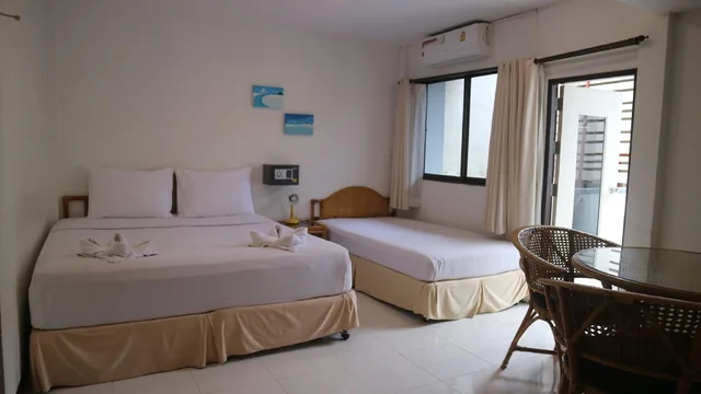 غرفة قياسية ثلاثية بسريرين مزدوجين، Sunshine Guest House Hua Hin 1/1