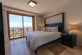 1 Bedroom, Suite, King Bed, Ocean View, The Bannister Hotel and Yacht Club 1/1