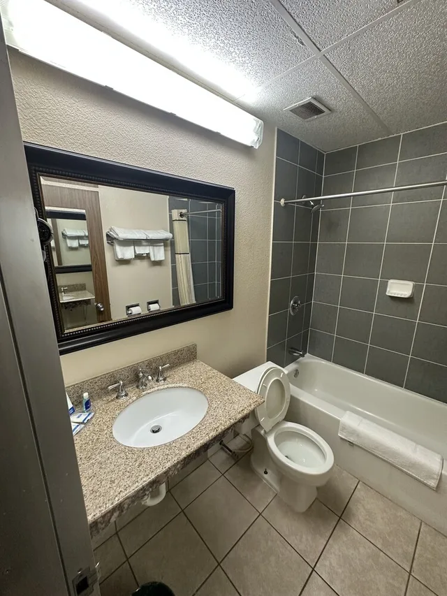 Standard, 2 Queen Beds, Rodeway Inn Zanesville OH 7/7