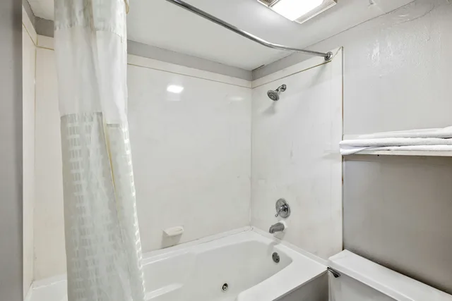 غرفة بسرير كينج لذوي الإعاقة، Hotel O Columbia Downtown near I-65 4/4