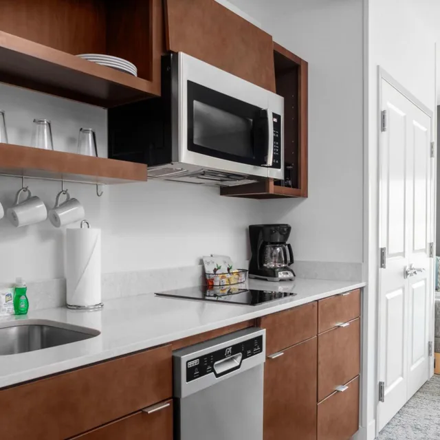 جناح بسرير كينج بإطلالة على المدينة بغرفة نوم واحدة مع أريكة، TownePlace Suites Tampa Clearwater 5/6