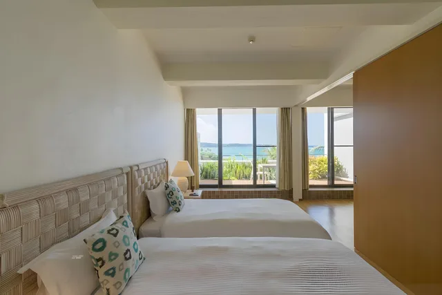 غرفة بريميير بإطلالة على البحر مع دخول صالة النادي، Hotel Moon Beach Okinawa 1/1