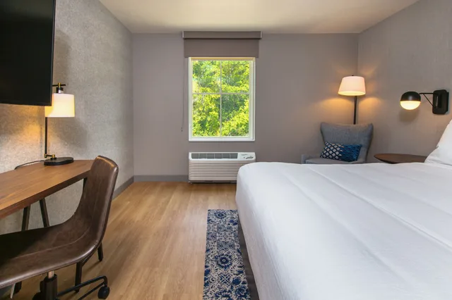 غرفة بسرير كينج، Four Points by Sheraton Deadwood 1/6