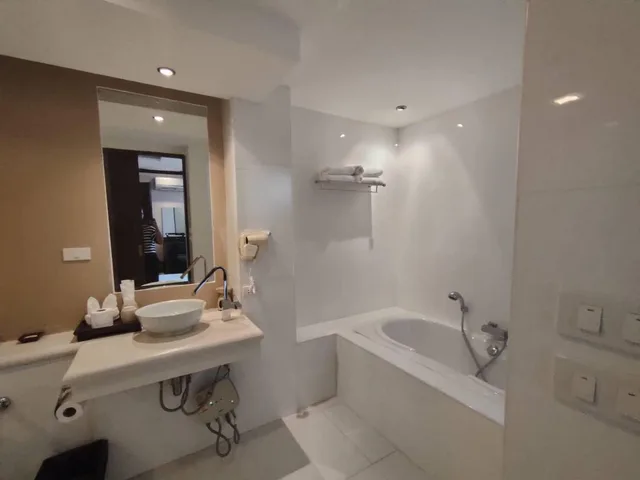 جناح سوبيريور بسرير كينج بإطلالة على البحر، Racha Kiri Resort and Spa 8/9