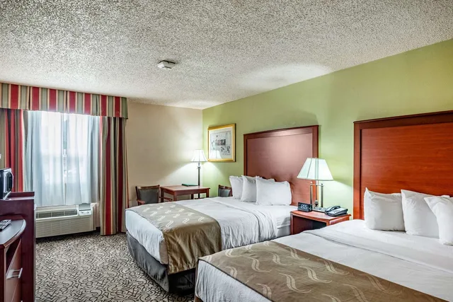 جناح بسريرين كوين لذوي الإعاقة، Quality Inn Trinidad, Co 1/2