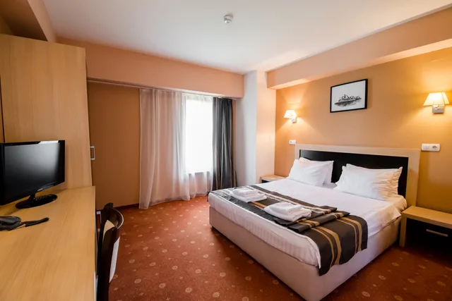 غرفة بزنس بسرير مزدوج، Oxford Inns Suites 1/8