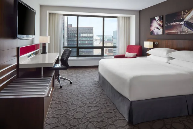Club, King Bed, Delta Hotels Ottawa City Centre 2/8