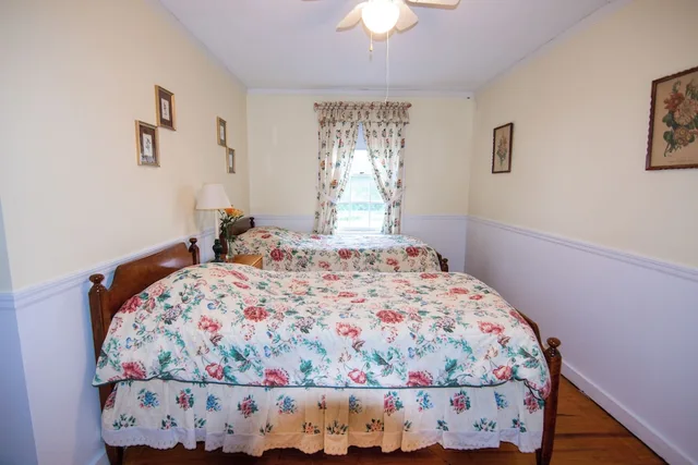 غرفة بسريرين منفصلين بإطلالة على الفناء، Blackberry River Inn 1/3