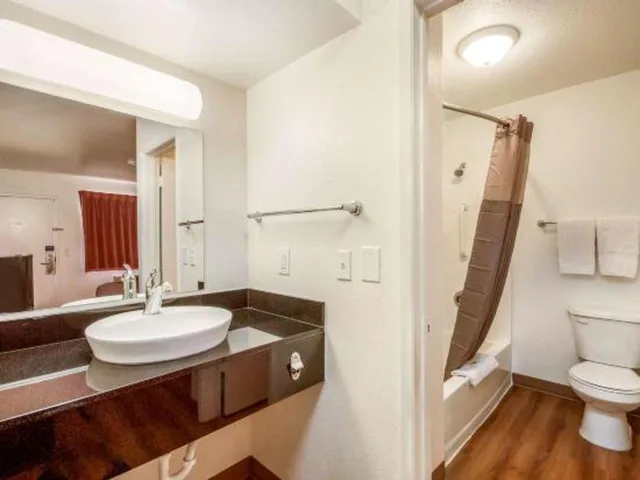 غرفة بسريرين مزدوجين للمدخنين، Motel6 Youngtown, AZ - Phoenix - Sun City 3/4