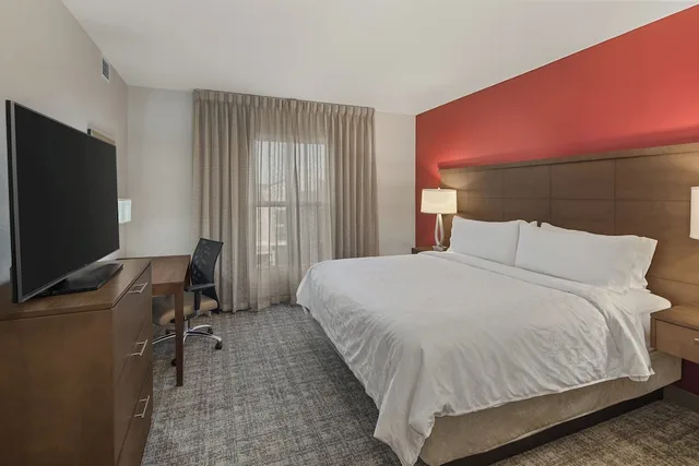 جناح بسرير كينج وسريرين كوين بغرفتي نوم بمطبخ، Staybridge Suites Florence - Center 1/5
