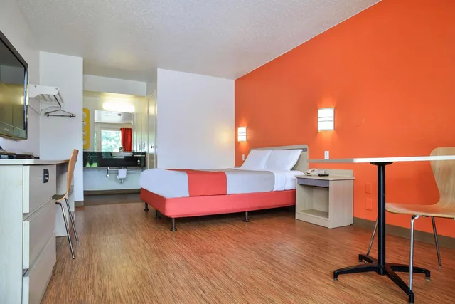 غرفة بسرير كينج لذوي الإعاقة، Motel6 Saint Joseph, MO 1/10