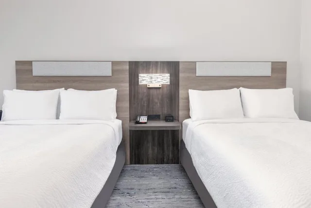 جناح بسريرين كوين مع أريكة، Holiday Inn Express Suites Beeville 2/10