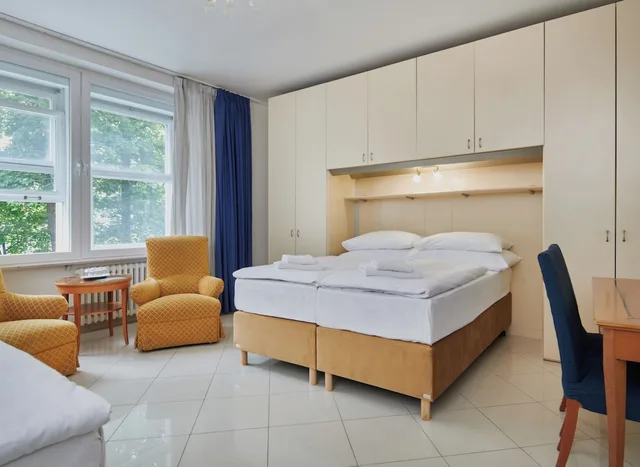 غرفة رباعية بسرير كوين وسريرين منفصلين، Hotel Bologna 1/9
