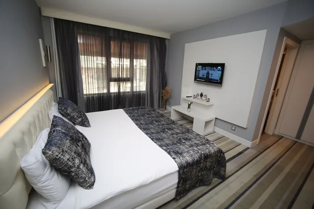 Standard, Queen Bed, Grand Nora Hotel 1/2
