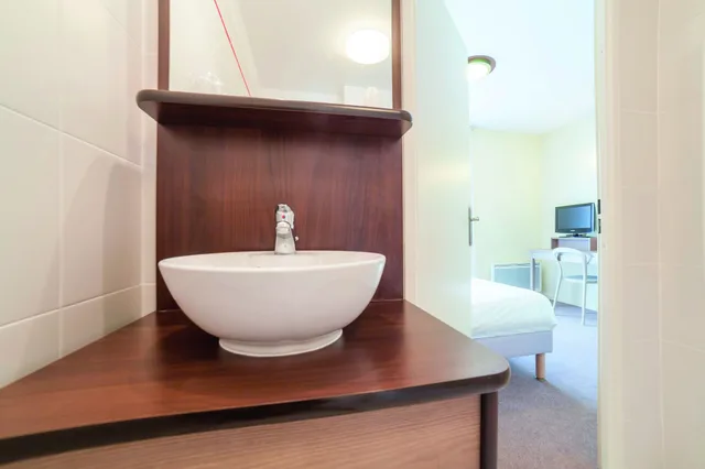 شقة بسريرين منفصلين بغرفتي نوم مع أريكة، Hotel Residence Zenitude Magny Les Hameaux Versailles 8/10