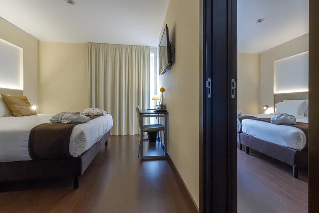 غرفة بسريرين منفصلين بشرفة، In Gold Hotel & Spa 3/6