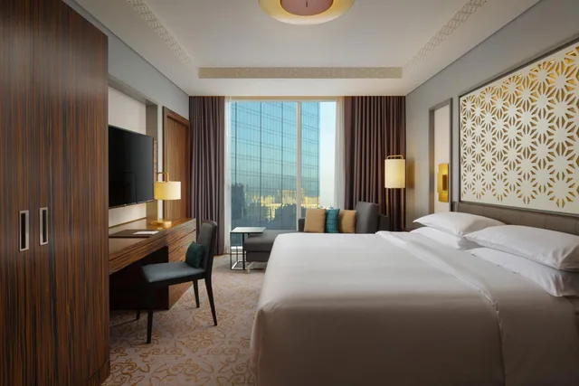 جناح كلوب بسرير كينج بإطلالة على الفناء مع دخول الصالة، Sheraton Astana Hotel 1/6