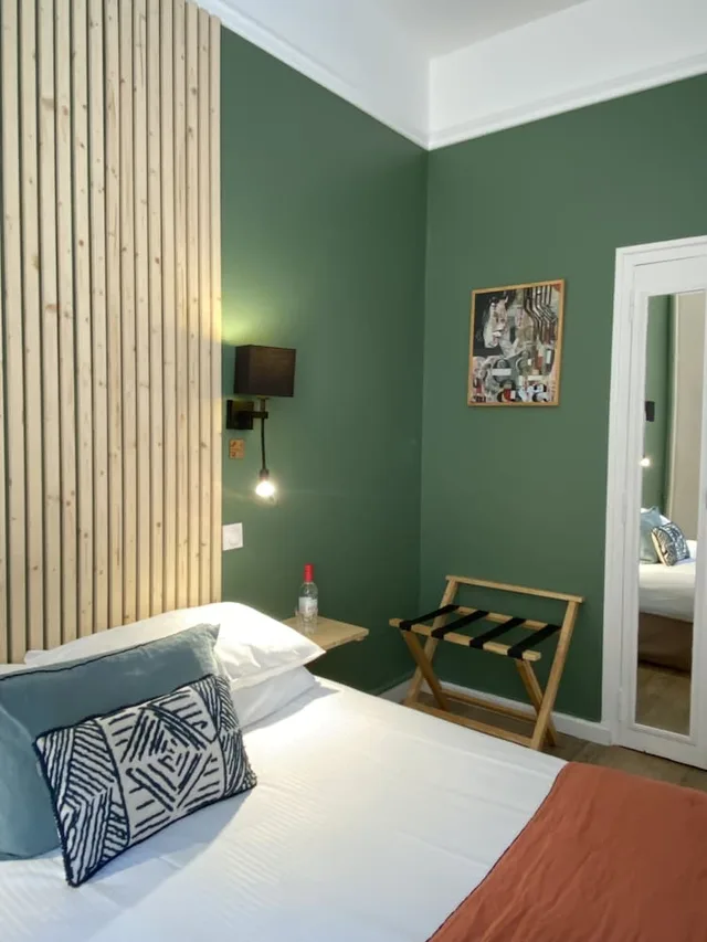 غرفة كلاسيكية بسرير كوين بإطلالة على المدينة، Hotel Madame 5/10