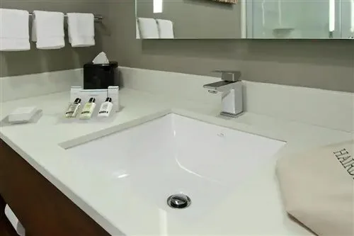 غرفة كلاسيكية بسرير كينج، Hilton Garden Inn New York/Midtown Park Ave 2/2