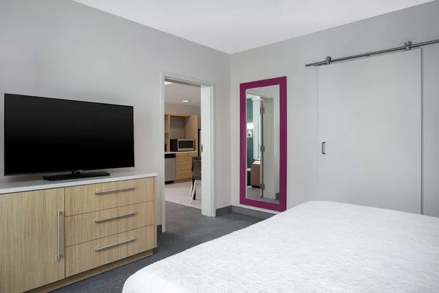 Suite, King Bed, Partial Gulf View, Accessible، Home2 Suites By Hilton Destin Fl 1/3