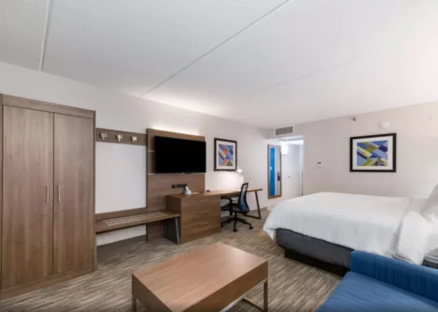 جناح بسرير كينج، Holiday Inn Express Naperville 2/3