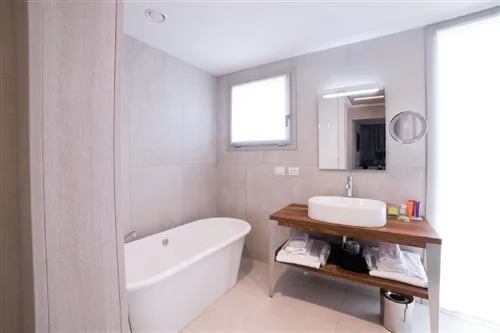 غرفة كلاسيكية بسرير كوين، Splendido Bay Luxury Spa Resort 1/1
