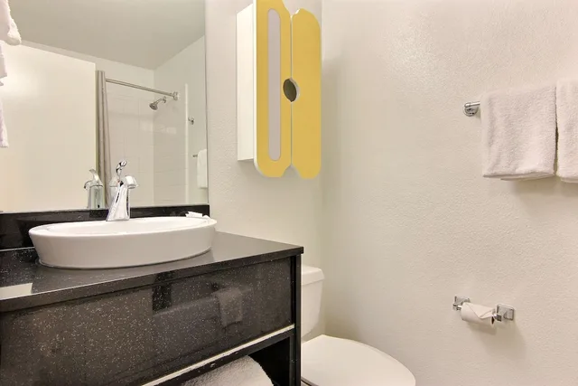 غرفة قياسية بسريرين مزدوجين، Studio 6 Extended Stay - Austin, TX - Northwest 9/10
