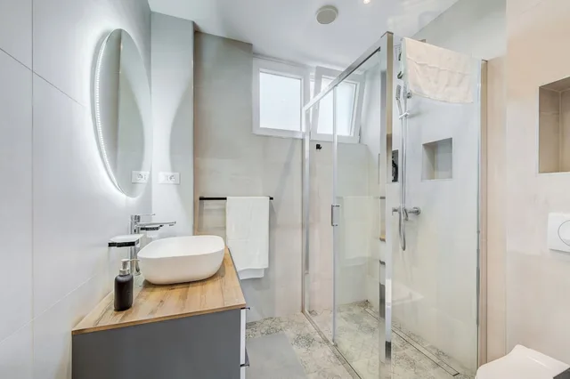 شقة بسريرين منفصلين وسرير كوين مع أريكة، Bells & Whistles, Comfortable Condo 6/9