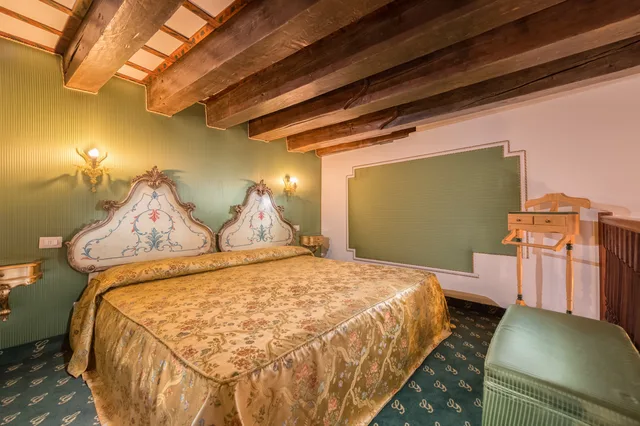 جناح جونيور بسرير كوين، Hotel Giorgione 2/7